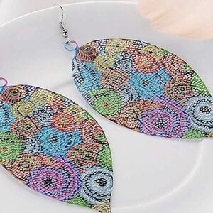 Hollow leaf dangle earrings hook